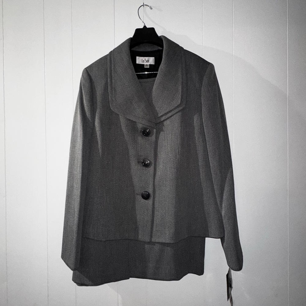 LeSuit Business Suit